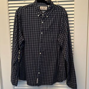 Original Penguin Men’s XL flannel.  Blue and White Check With White splatters.